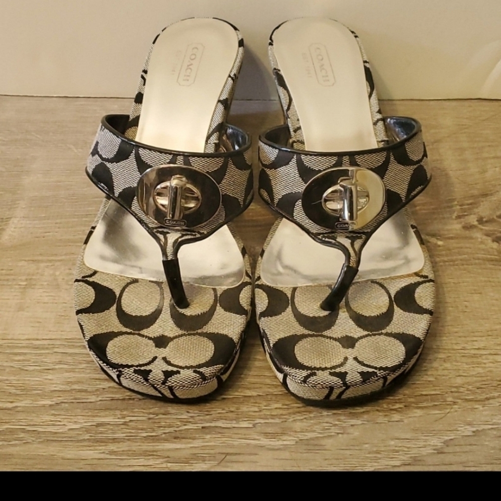 Coach slipper excellent condition - Picture 2 of 3